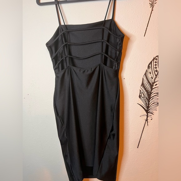 Liz & Sara Black Never Worn Slip Dress With Cut Out Back Women’s Size M - Picture 2 of 3